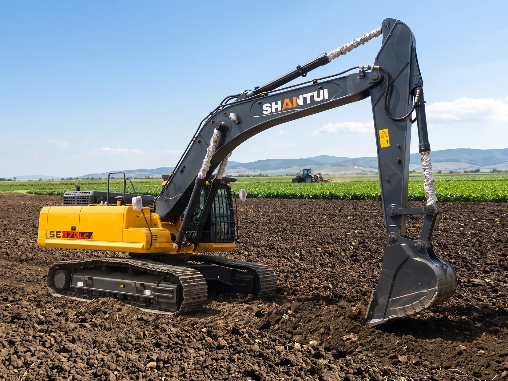 Excavadora de orugas Shantui SE370LC en terreno de obra
